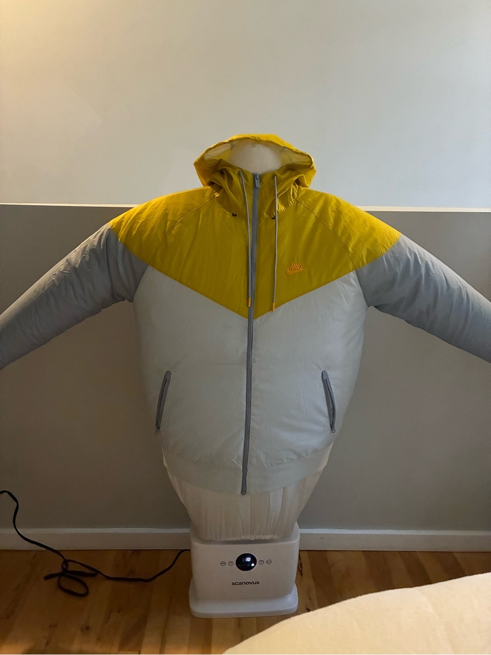 Nike x Barry’s Bootcamp Men’s Large Hooded Windbreaker Jacket Yellow Gray